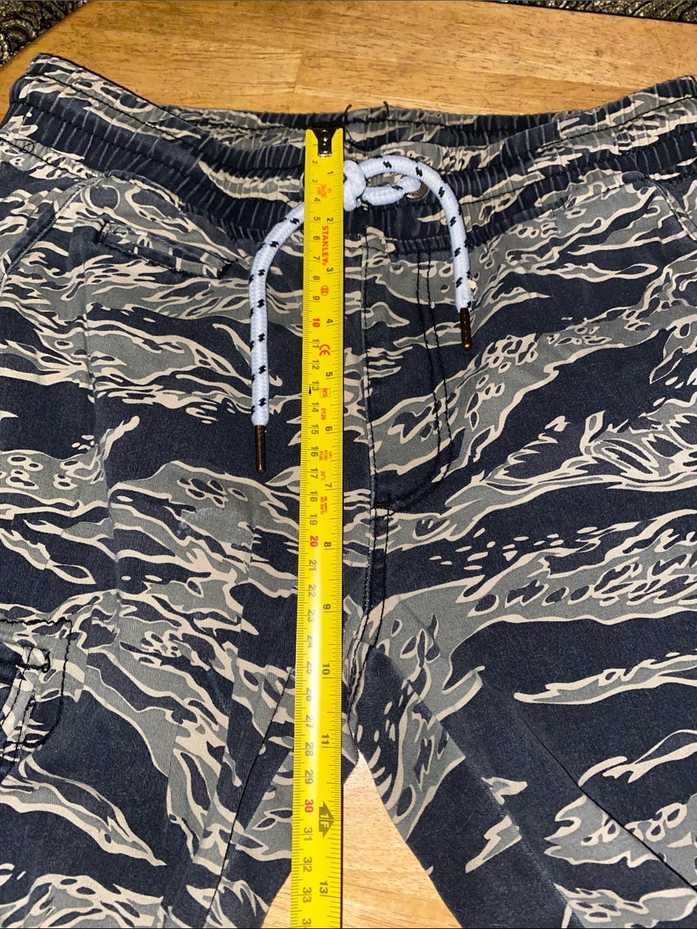 V! ECKŌ unltd camo pants size S pre-owned in good condition - Picture 10 of 13